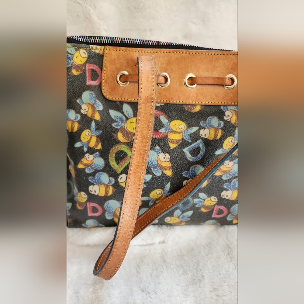 Dooney & Bourke Vintage Retired Print Black Bumble Bee Purse - Picture 16 of 16